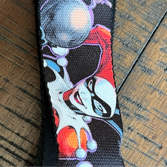 DC Comics Harley Quinn Seatbelt Belt - Picture 4 of 5